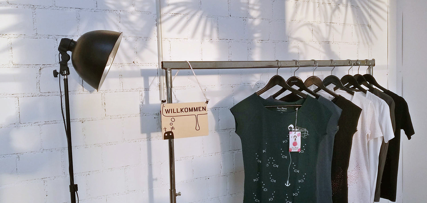 Cap Sleeves auf einer Kleiderstange
