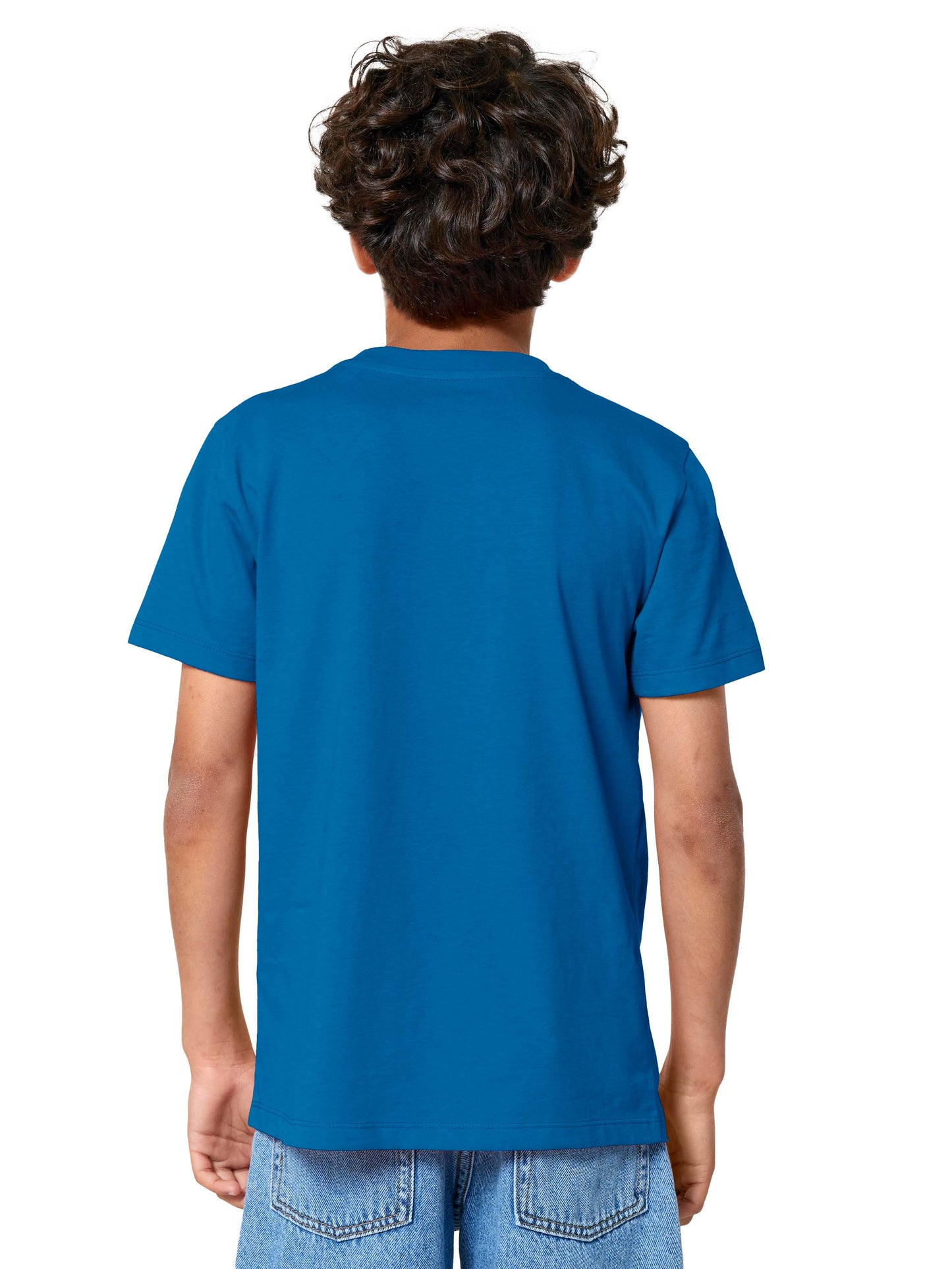 blaues Kinde T-Shirt aus Bio-Baumwolle, fair und vegan produziert mit Grafik-Print auf der Vorderseite: Ein Mädchen liegt in einer Hängematte, die in Baum Wipfeln eines Waldes hängt.