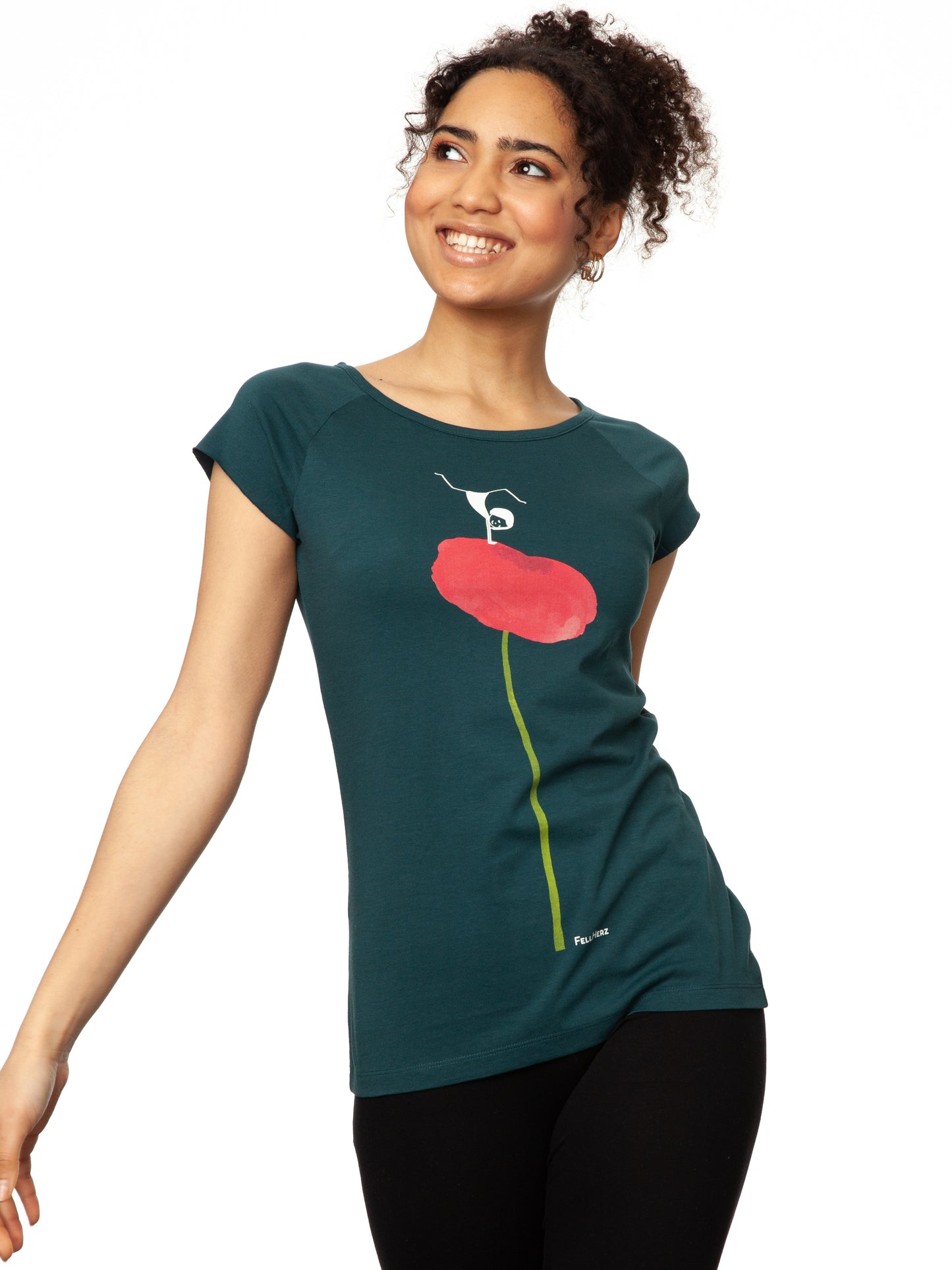 Damen Cap‑Sleeve T‑Shirt ‘Balance Girl’ in tiefem Deep Teal, aus 100 % weicher Bio‑Baumwolle (GOTS‑zertifiziert), mit modernem, leicht tailliertem Schnitt, weitem Rundhalsausschnitt und Print einer pinken Mohnblume, auf der ein kleines Mädchen einen Handstand macht – nachhaltig, fair produziert, ideal für Yoga, Achtsamkeit und entspannten Alltag
