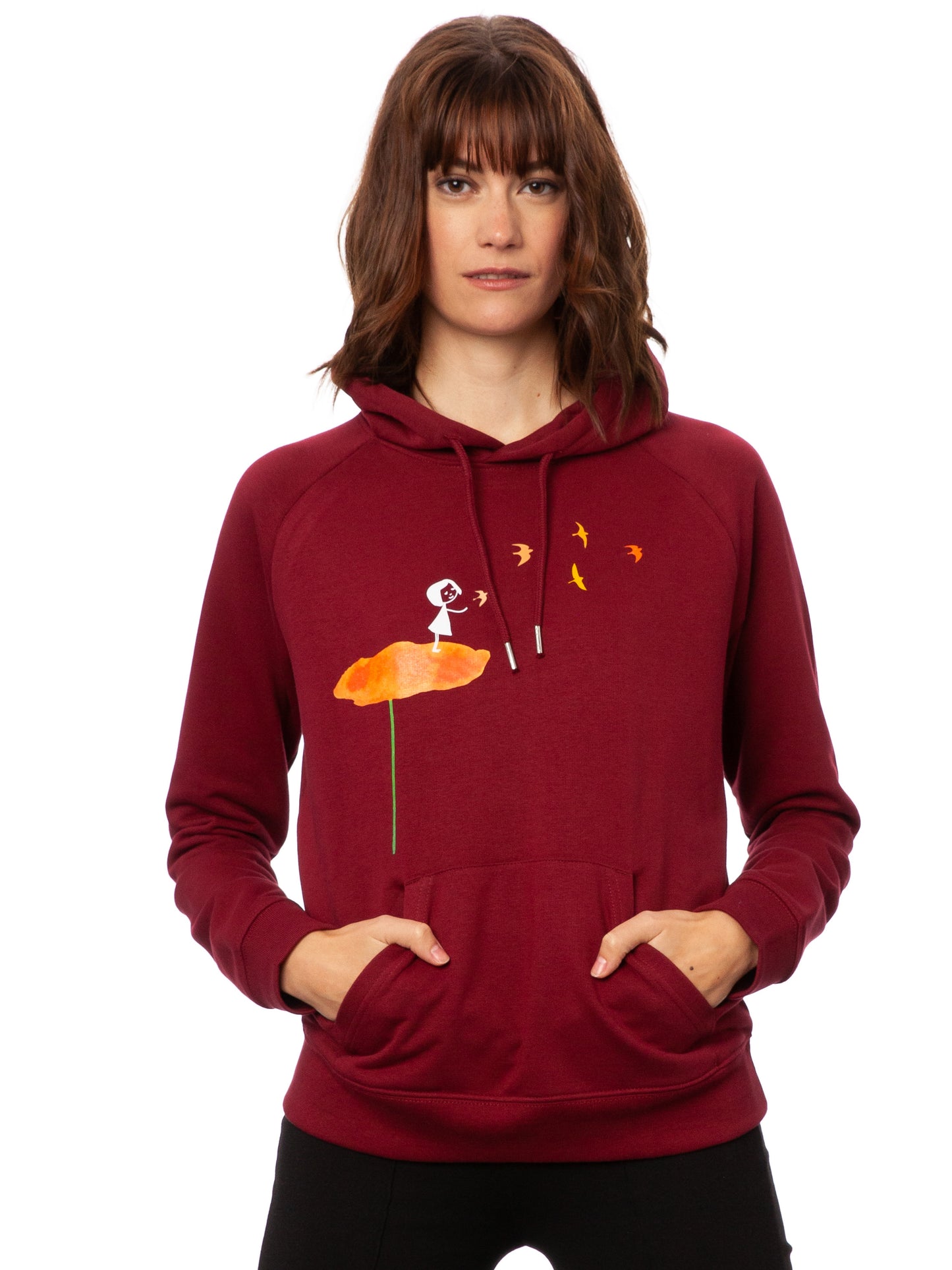 Dunkelroter damen kapuzen-pullover mit Bio-Baumwolle, nachhaltig, fair und vegan produziert. Raglan-Schnitt mit Grafik-Print auf der Vorderseite über der känguru-tasche: Ein Mädchen steht auf einer orangen Blume und es fliegen Vögel davon.