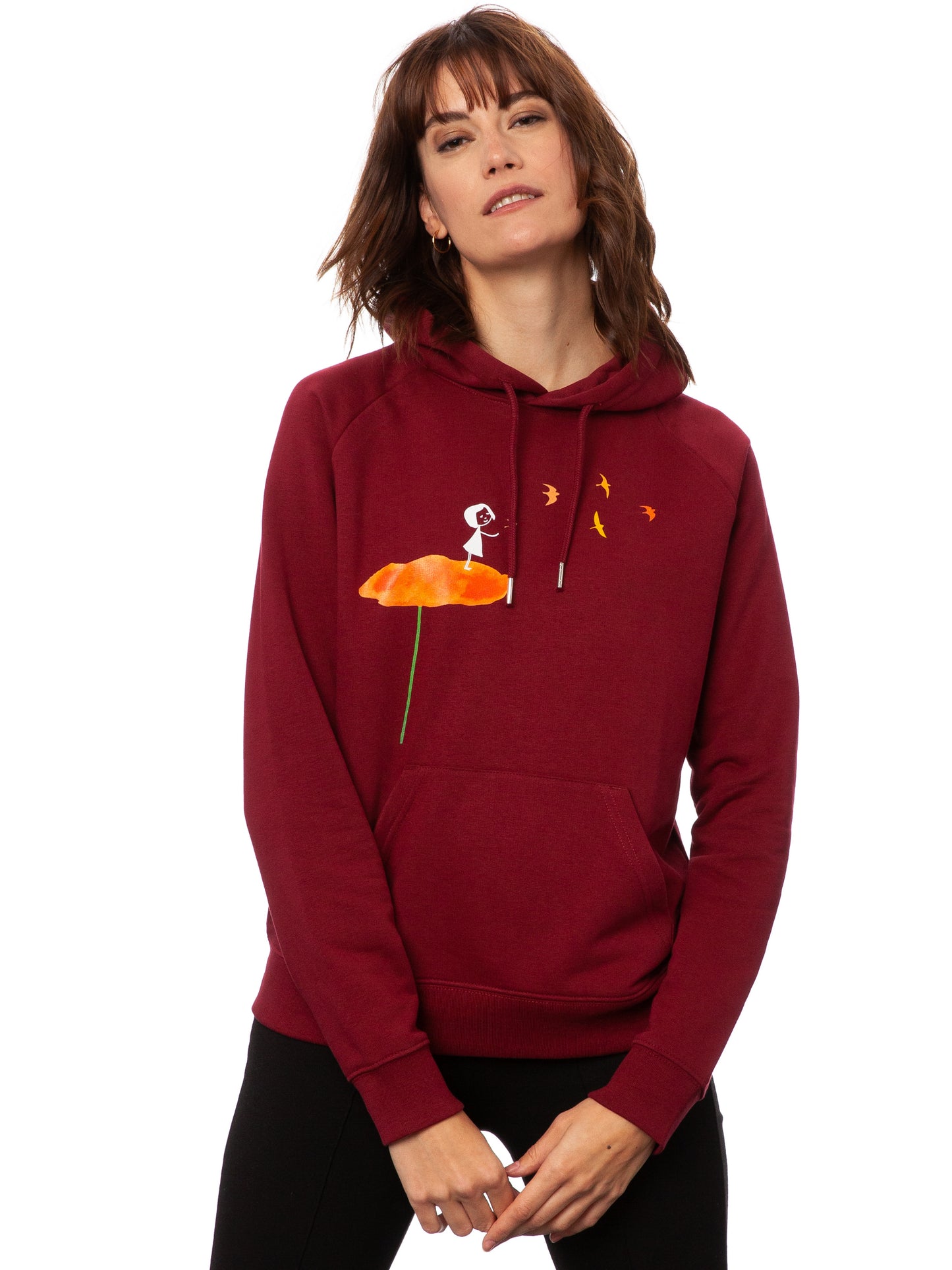 Dunkelroter damen kapuzen-pullover mit Bio-Baumwolle, nachhaltig, fair und vegan produziert. Raglan-Schnitt mit Grafik-Print auf der Vorderseite über der känguru-tasche: Ein Mädchen steht auf einer orangen Blume und es fliegen Vögel davon.