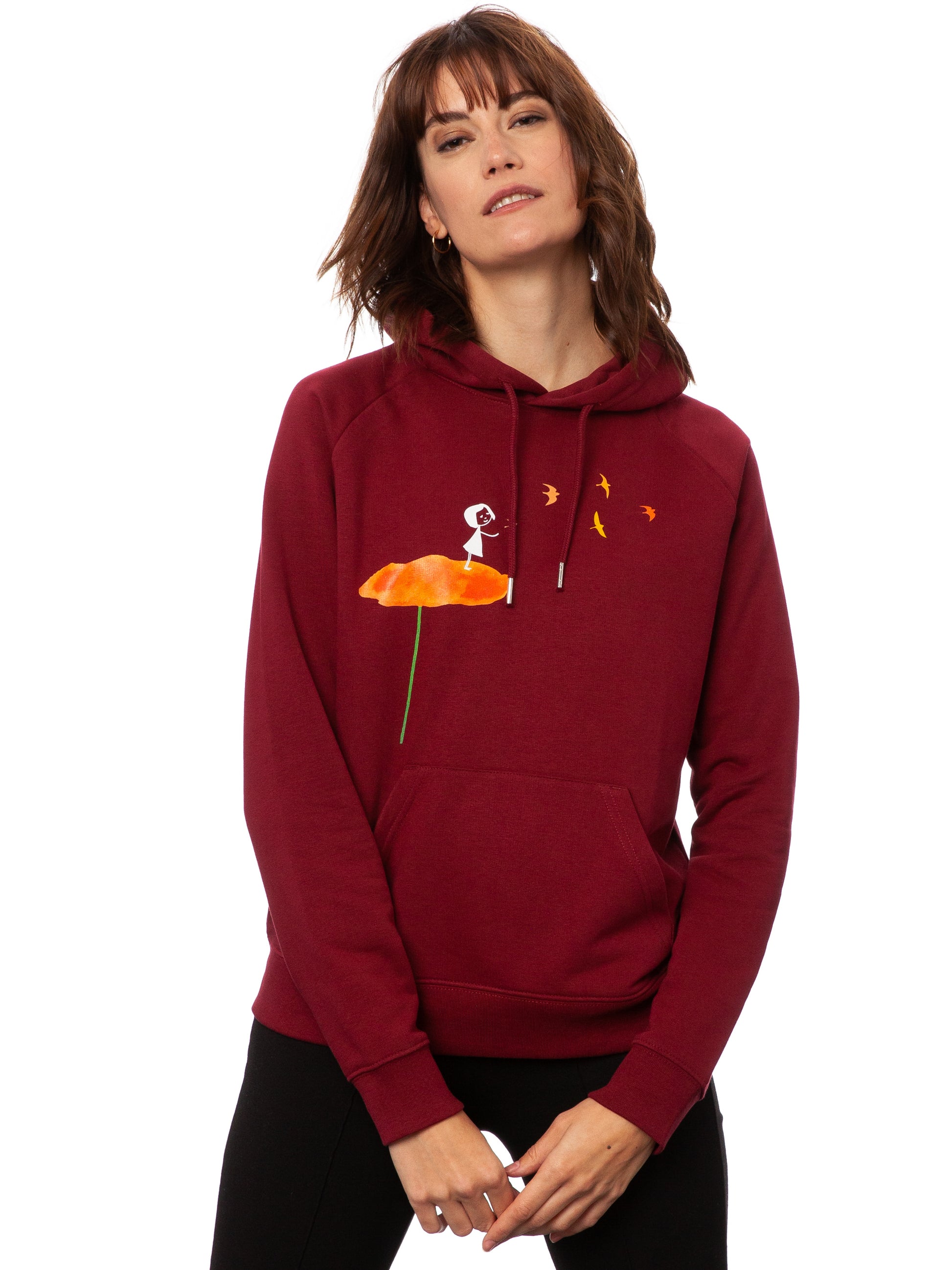 Dunkelroter damen kapuzen-pullover mit Bio-Baumwolle, nachhaltig, fair und vegan produziert. Raglan-Schnitt mit Grafik-Print auf der Vorderseite über der känguru-tasche: Ein Mädchen steht auf einer orangen Blume und es fliegen Vögel davon.