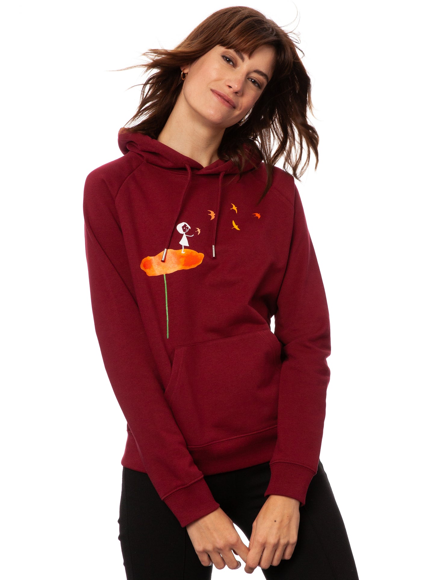 Dunkelroter damen kapuzen-pullover mit Bio-Baumwolle, nachhaltig, fair und vegan produziert. Raglan-Schnitt mit Grafik-Print auf der Vorderseite über der känguru-tasche: Ein Mädchen steht auf einer orangen Blume und es fliegen Vögel davon.