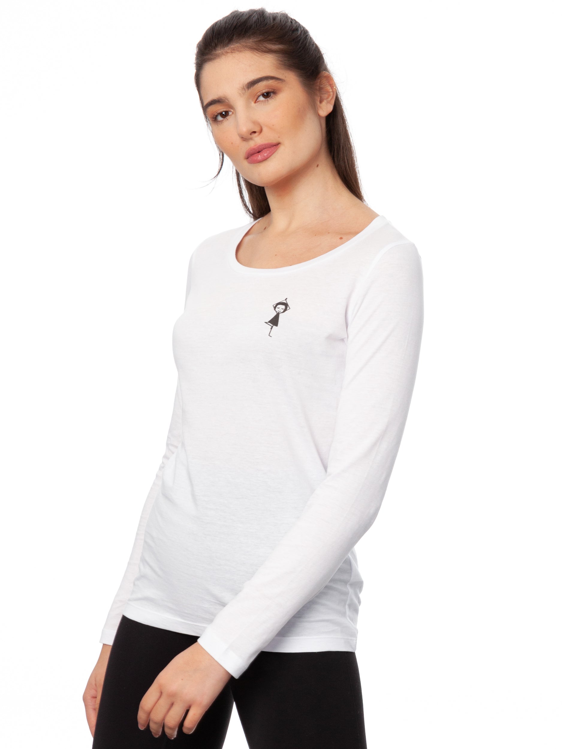 Weißes Damen-Langarmshirt ‘Yogamädchen’ aus 100 % GOTS-zertifizierter Bio-Baumwolle, mit weitem Rundhals-Ausschnitt, leicht tailliertem Schnitt, screenbedrucktem FellHerz-Motiv eines Mädchens in Yogapose auf der Brust – nachhaltig, fair produziert und ideal für Yoga sowie Alltag