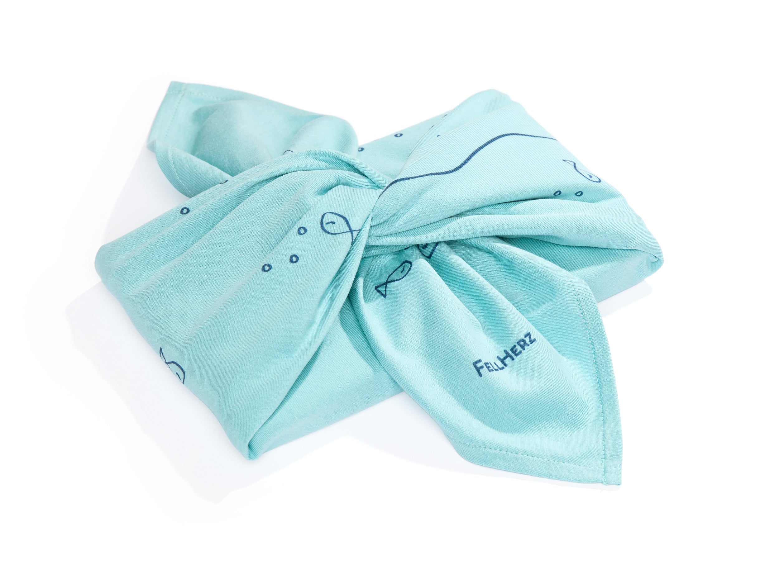 Quadratisches Furoshiki‑Tuch ’Ankermädl’ in zartem Neptun‑Mint, 60 × 60 cm, aus 100 % Bio‑Baumwolle (Upcycling­-Reststoffe), mit handgezeichneter FellHerz‑Illustration in wasserbasierter Farbe – nachhaltige, faire Geschenk‑Verpackung & vielseitiges Alltagsaccessoire.