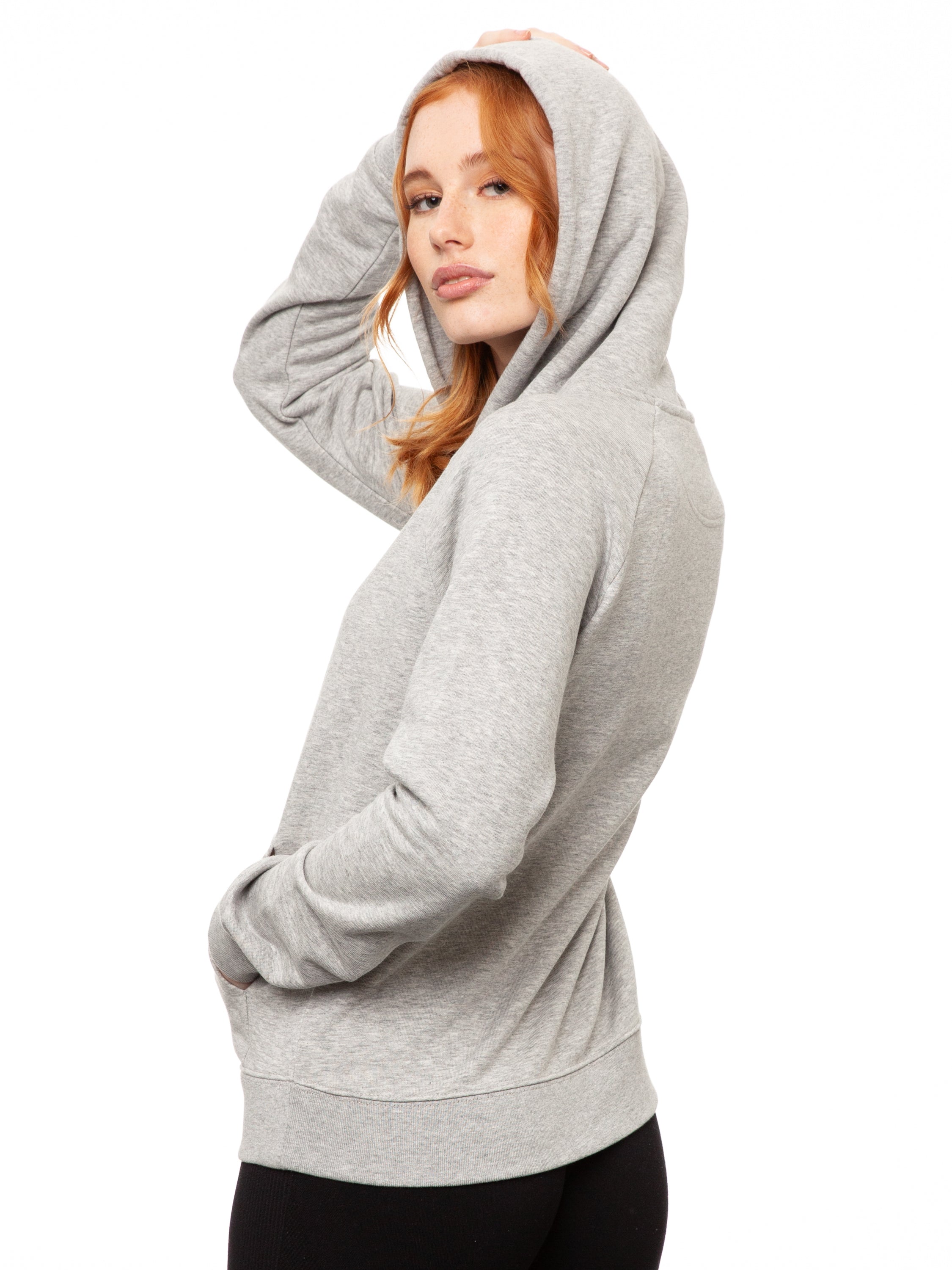 Damen Kapuzen-Pullover in hell grau meliert aus Biobaumwolle, Fair & Vegan hergestellt. Stilvoller Frauen Hoodie mit Känguru-Tasche und nachhaltigem Druck ohne Schadstoffe – Fair Fashion von FellHerz. Der Siebdruck Grafik Print auf der Vorderseite zeigt ein kleines Mädchen mit Blumen auf einem Fahrrad.
