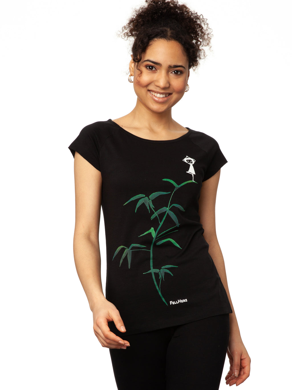 FellHerz schwarzes Yoga-Mädchen Damen T-Shirt aus Biobaumwolle. Schwarzes  Raglan-Shirt mit Print: Ein Mädchen in Yogapose steht auf einem grünen Bambus-Ast.
