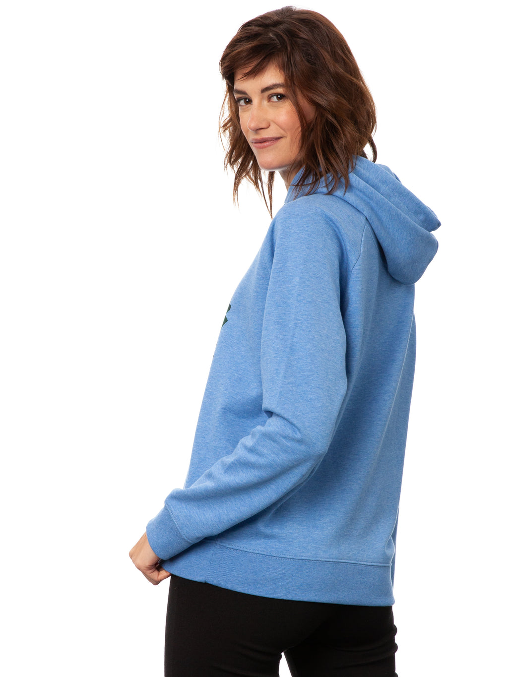 Hell-blau melierter nachhaltiger Damen Hoodie aus Bio-Baumwolle, fair produziert. Raglan-Schnitt mit Grafik-Print auf der Vorderseite über der känguru tasche: Ein Mädchen liegt in einer Hängematte, die in Baum Wipfeln eines Waldes hängt.